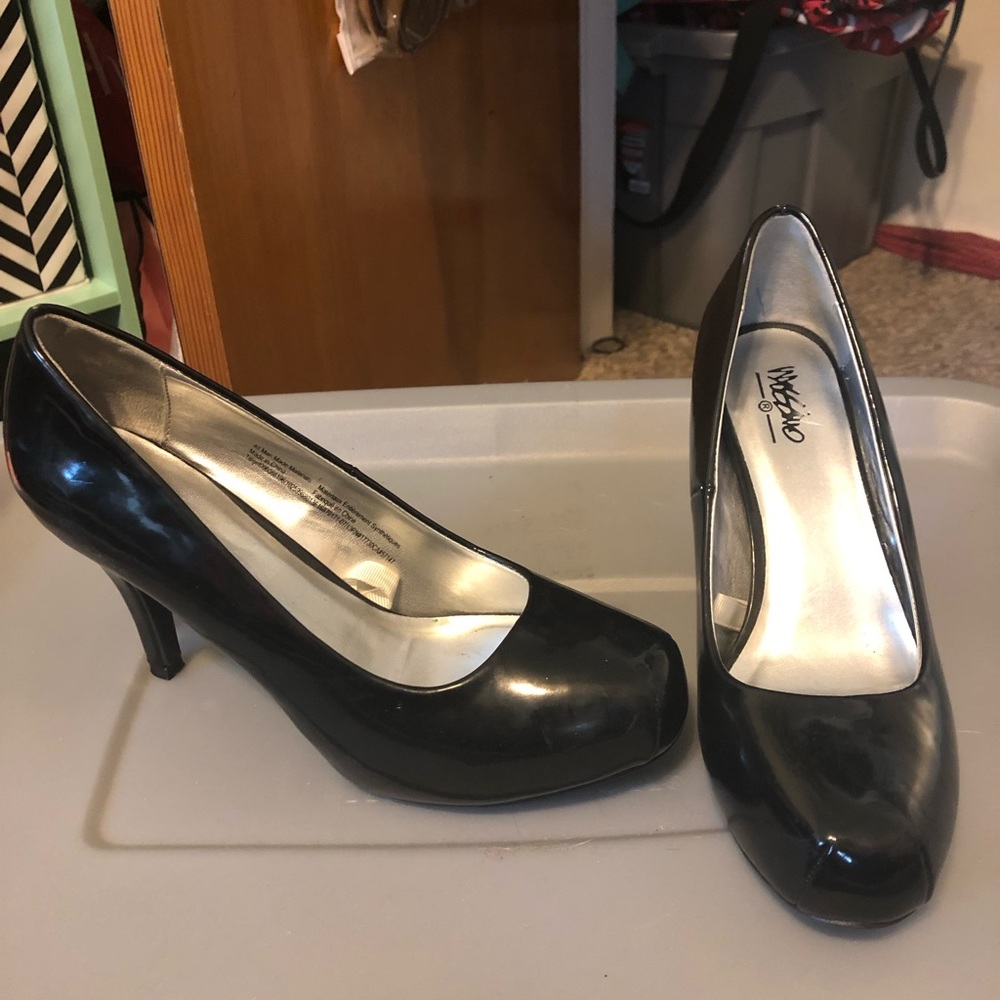 Mossimo black patent leather heels size 7